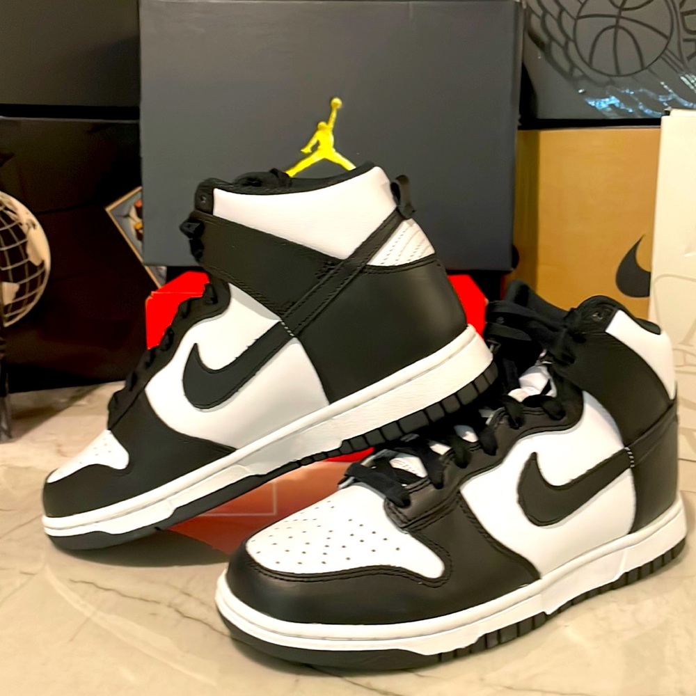 W Nike Dunk High “Panda”